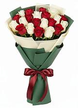 Букет Микс из красных и белых роз в Краснозоринском