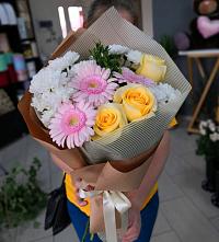 Букет цветов из:  Герберы, Розы и Хризантемы в Краснозоринском