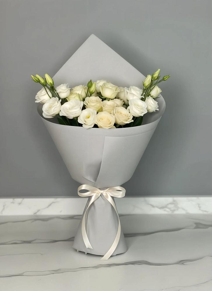 Букет цветов из: Розы и Лизиантусы в Краснозоринском