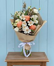 Букет цветов из:  Альстромерии, Лизиантусы, Розы и Хризантемы #REPLACE_PRED# Краснозоринском