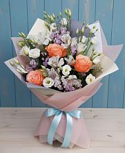 Букет цветов из:  Лизиантусы, Розы, Альстромерии и Гипсофила в Краснозоринском