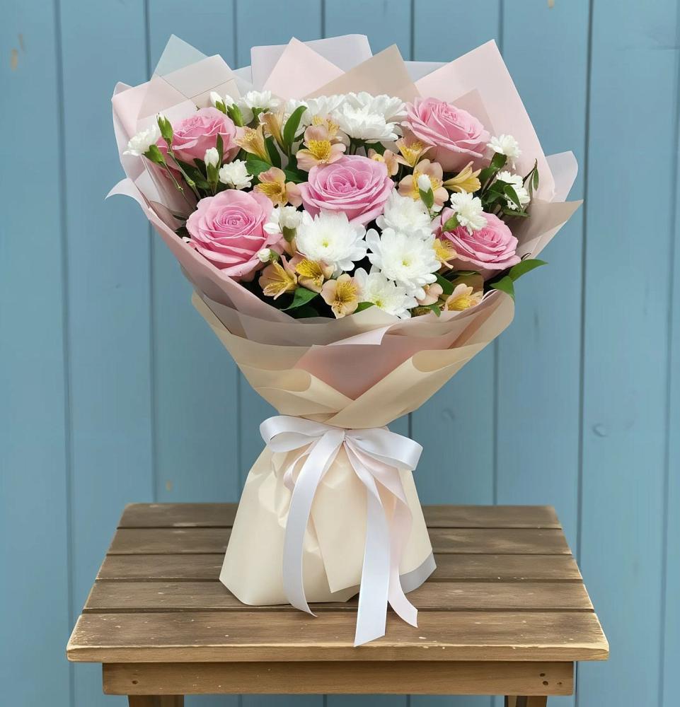 Букет цветов из: Гвоздики, Орхидеи и Розы в Краснозоринском