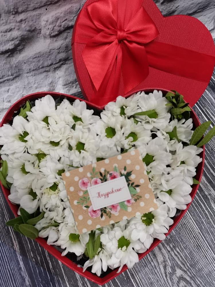 Цветочная композиция из Хризантемы в виде сердца в Краснозоринском