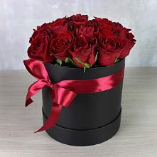 Цветочная композиция из Розы в шляпной коробке в Краснозоринском