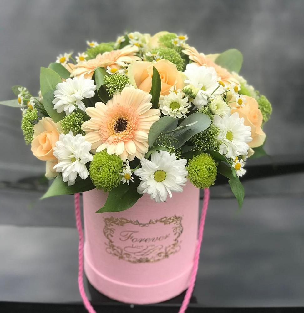 Цветочная композиция из Розы, Герберы и Хризантемы в шляпной коробке в Краснозоринском