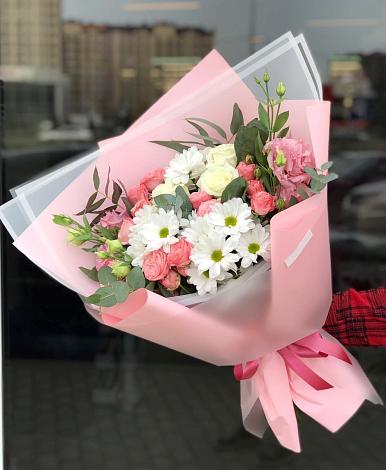 Букет цветов из: Розы, Лизиантусы и Хризантемы в Краснозоринском